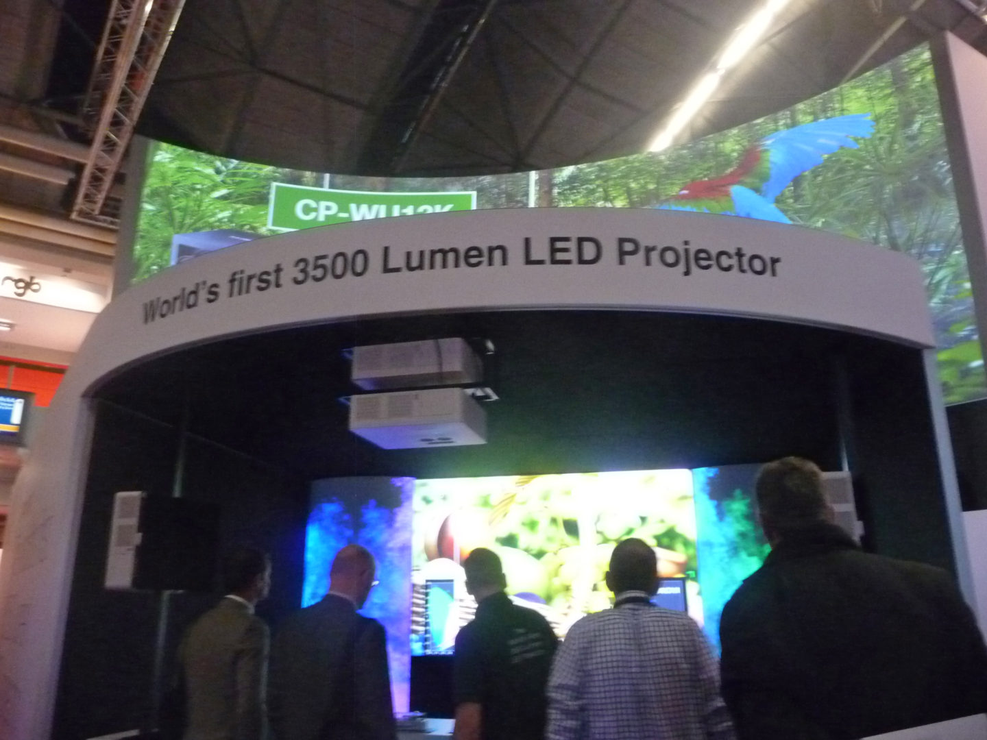 Hitachi3500lumensOK.jpg
