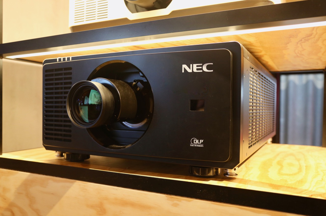 ISE-Nec-PX2000UL-Sonovision.jpeg