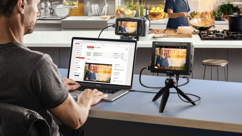 Les connexions USB prennent en charge la webcam pour une utilisation avec un logiciel de streaming ou pour envoyer des vidéos live aux utilisateurs via Skype et Zoom © DR