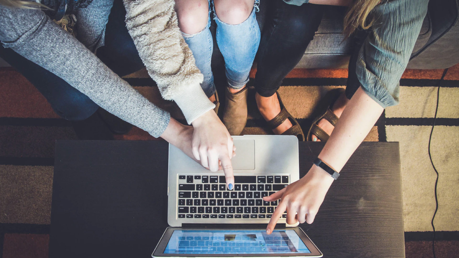 Adaliance replace l'humain au cœur du digital et du télétravail © Photo by John Schnobrich on Unsplash