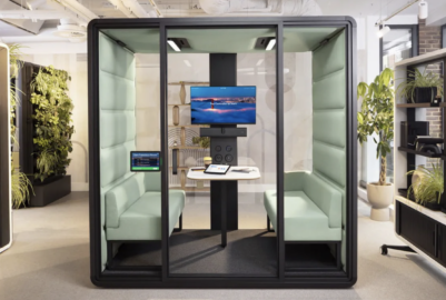 La barre lumineuse intégrée et le planning affiché sur l’écran du Jabra Scheduler permettent de visualiser rapidement la disponibilité des salles de réunion.