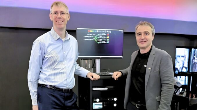 Sur l'ISE, Richard Mead, CEO, Brompton Technologyet Laurent Theurin présentent le nouvel SQ200 Brompton Technology.