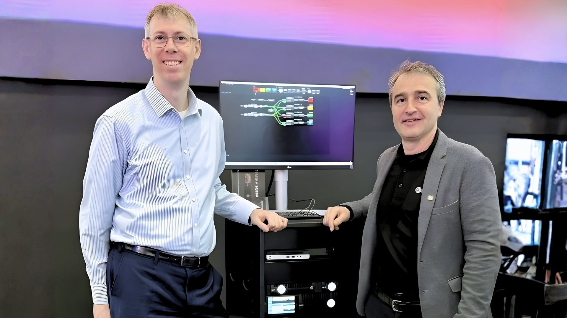 Sur l'ISE, Richard Mead, CEO, Brompton Technologyet Laurent Theurin présentent le nouvel SQ200 Brompton Technology.