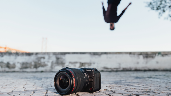 Canon EOS R6 V vise les créateurs vidéo qui tournent seuls ou en petite équipe