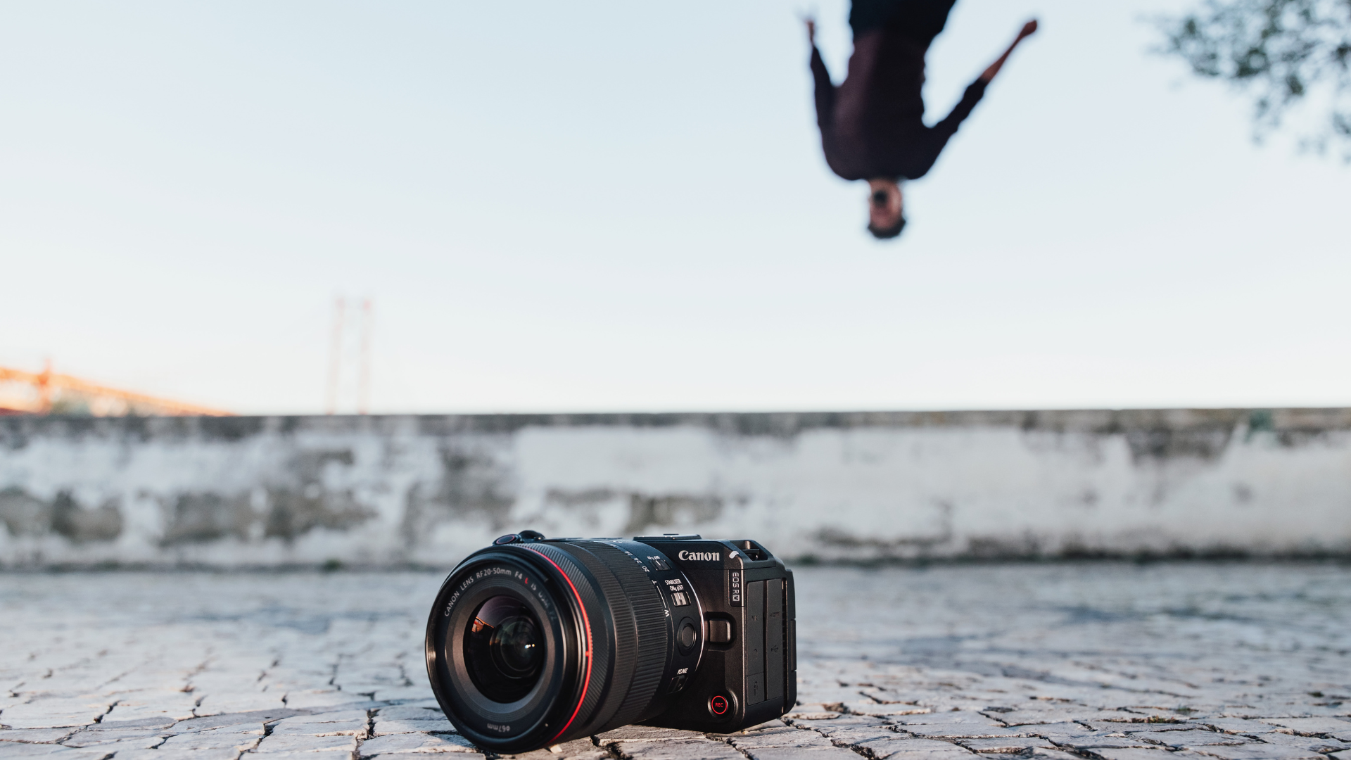 Canon EOS R6 V vise les créateurs vidéo qui tournent seuls ou en petite équipe