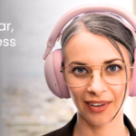 Le Zone Vibe Pro adopte un design circum-auriculaire sans perche micro, avec l’ambition de passer plus facilement des usages professionnels aux usages personnels. © Logitech