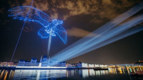 Panasonic illumine Budapest avec 67 projecteurs PT-RQ45K