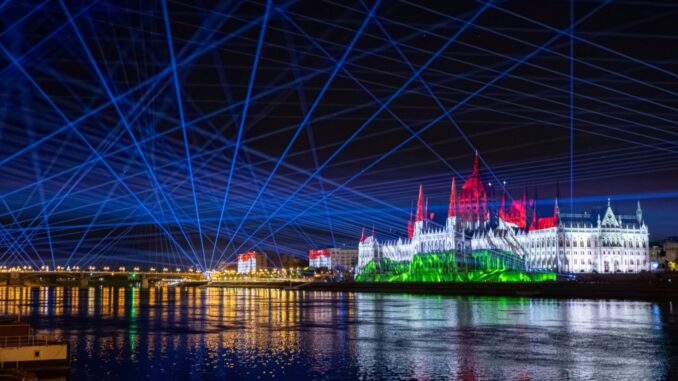 Panasonic illumine Budapest avec 67 projecteurs PT-RQ45K